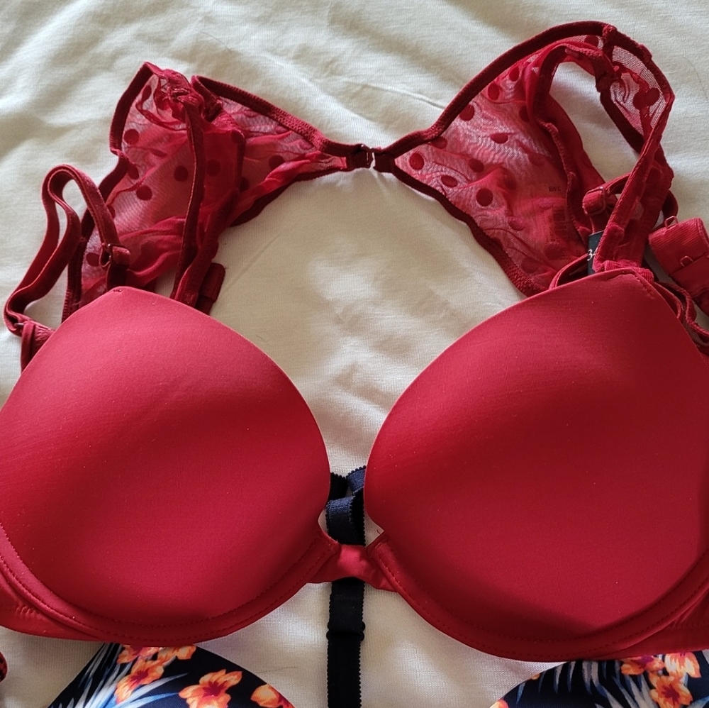 Multiple VS bras.